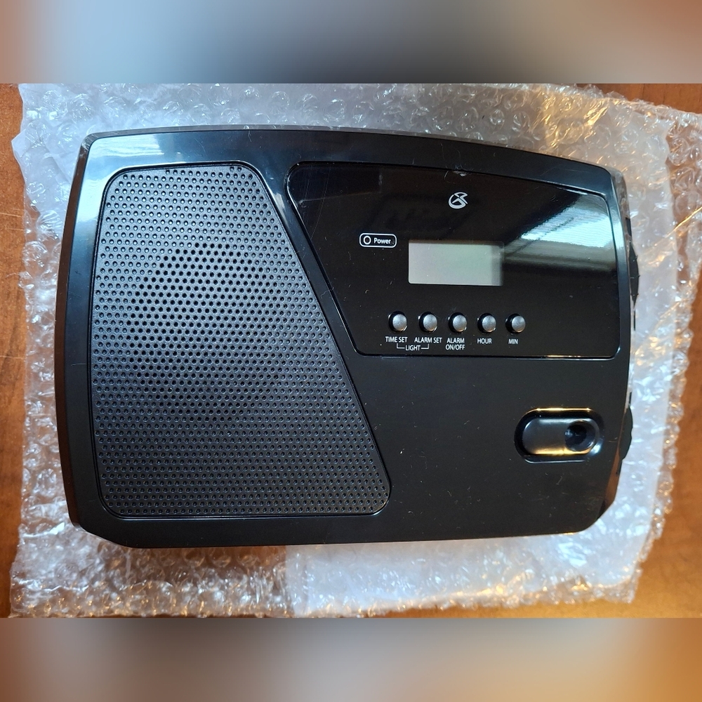 GPX R633B Black AM/FM Clock Radio Digital Plug-In - Picture 5 of 13